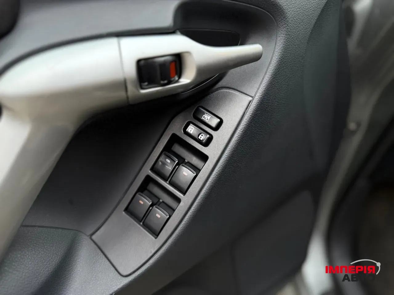 Toyota Avensis - фото 13