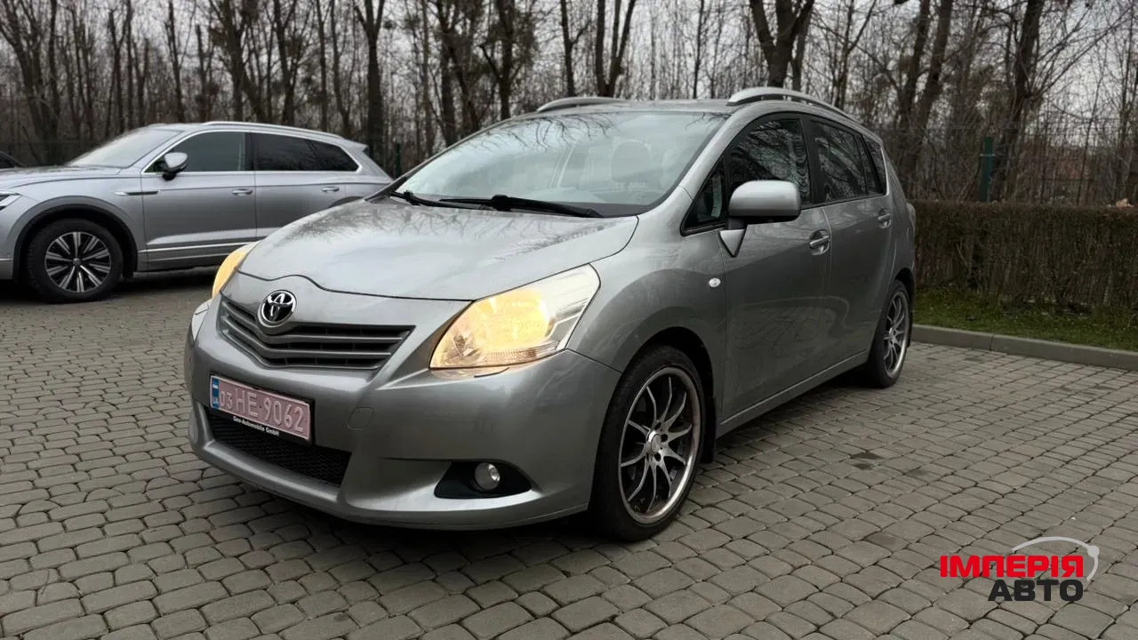 Toyota Avensis - фото 4