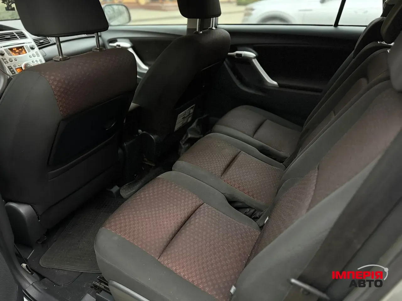Toyota Avensis - фото 16