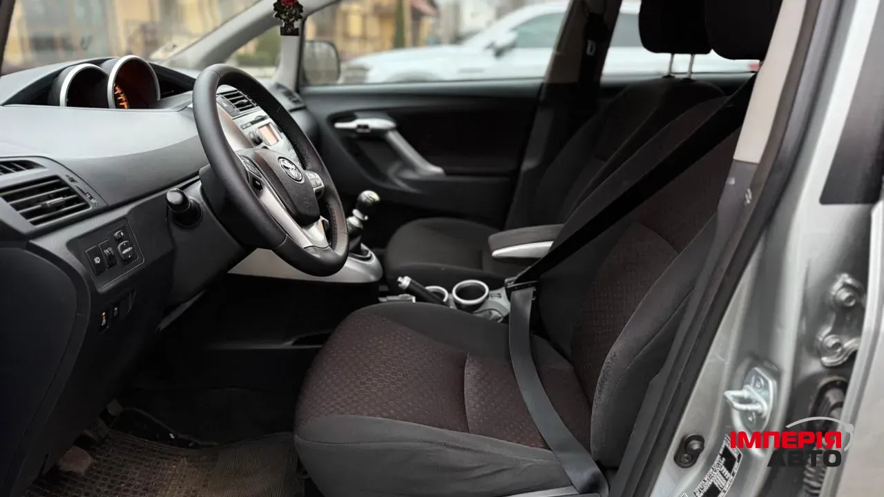 Toyota Avensis - фото 6