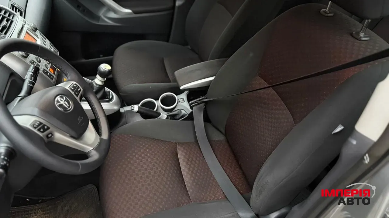 Toyota Avensis - фото 8