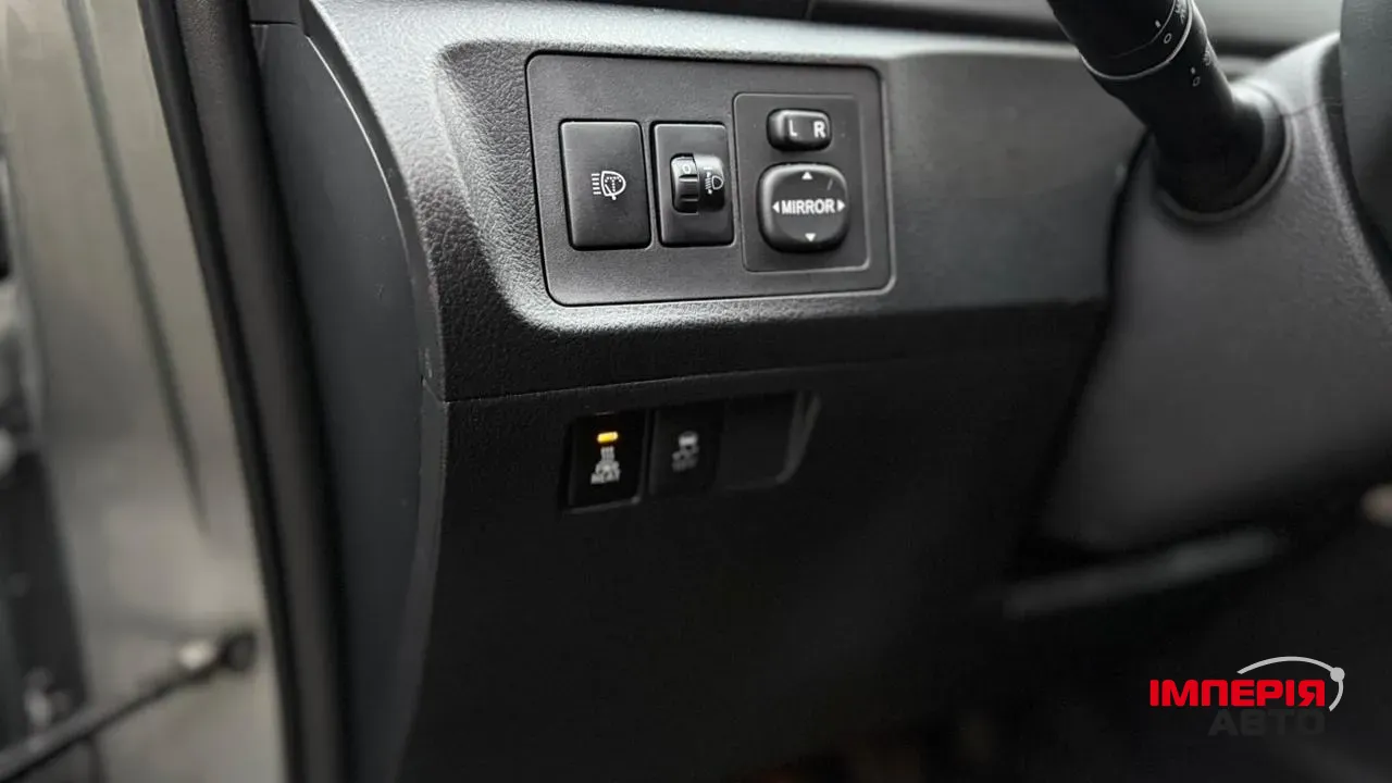 Toyota Avensis - фото 7