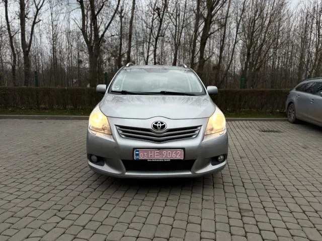 Toyota Avensis - фото 5