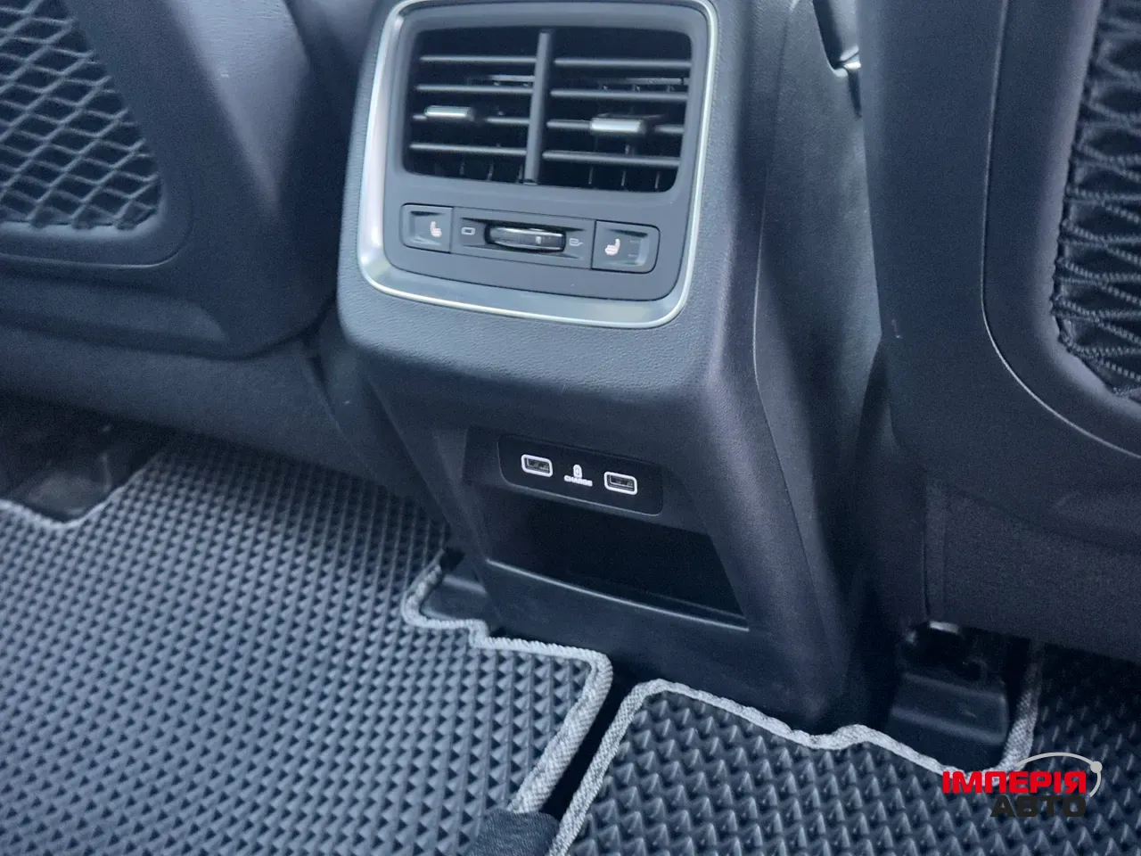 Geely Atlas Pro - фото 25