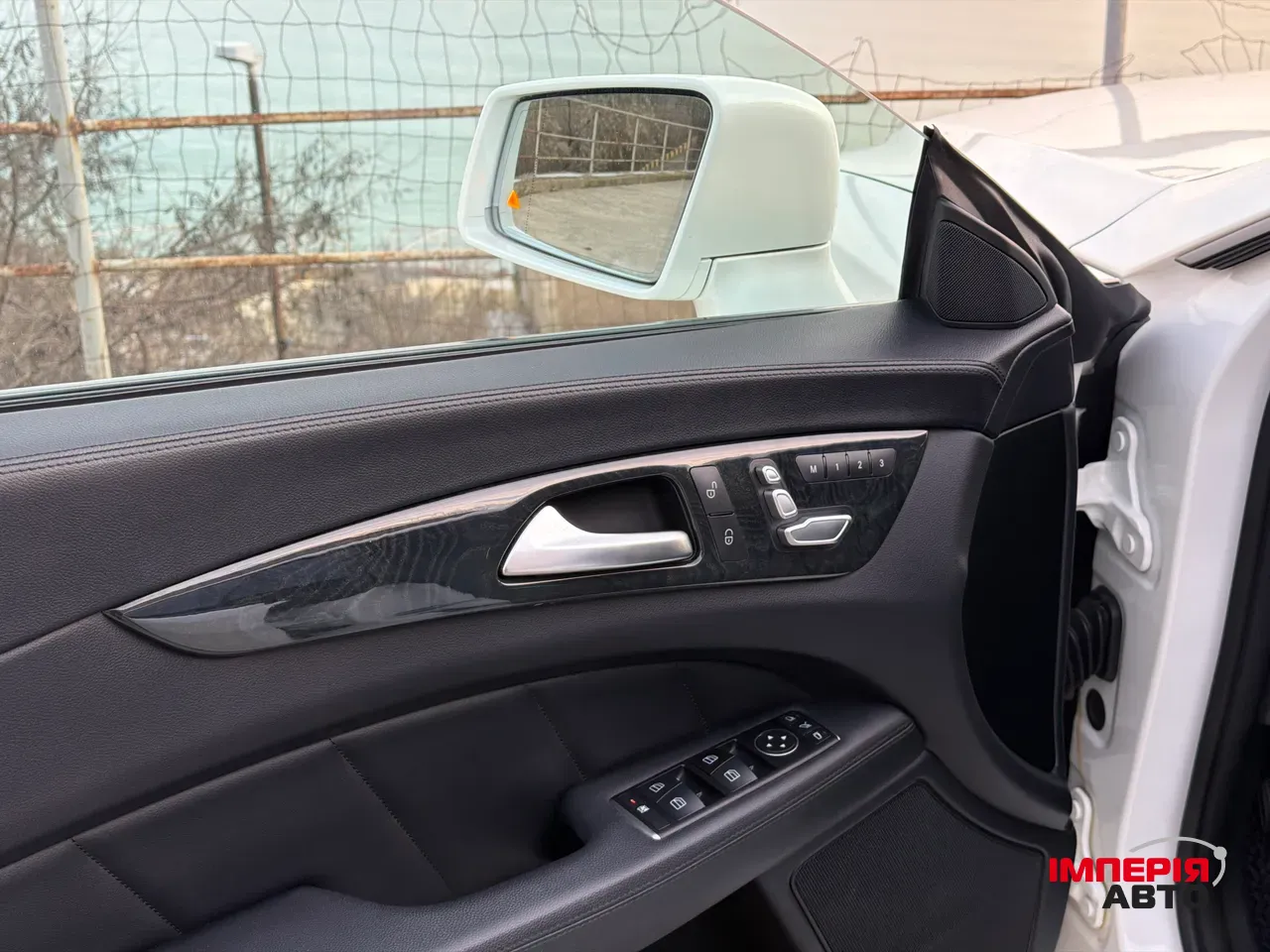 Mercedes-Benz CLS - фото 24