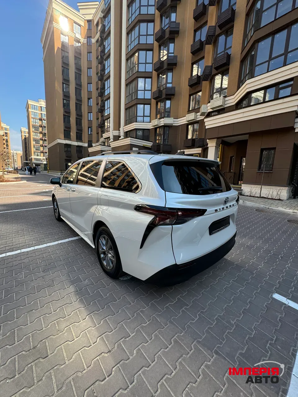 Toyota Sienna - фото 5