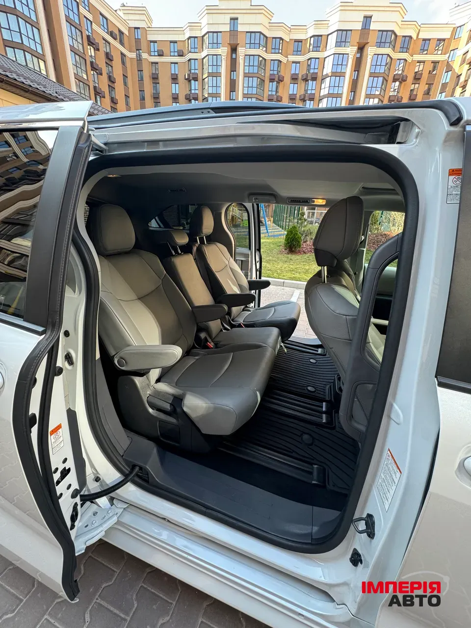 Toyota Sienna - фото 9