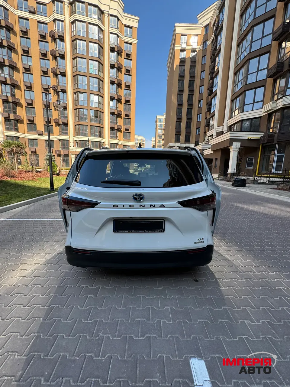 Toyota Sienna - фото 4