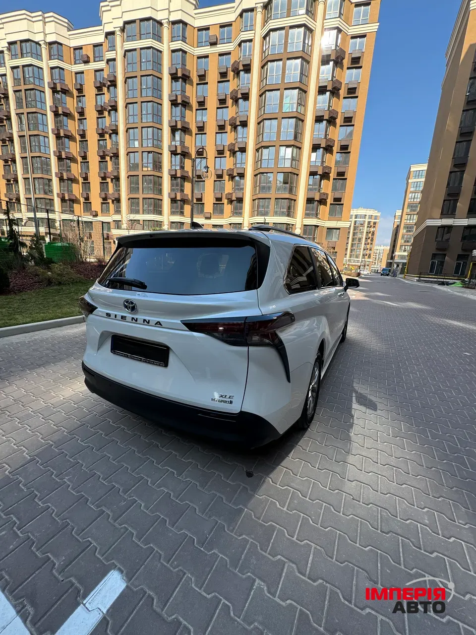 Toyota Sienna - фото 3