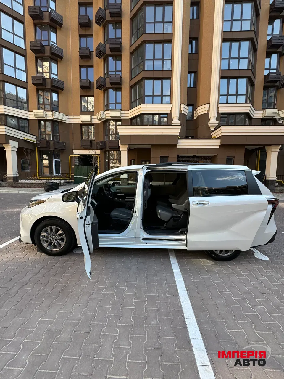 Toyota Sienna - фото 7