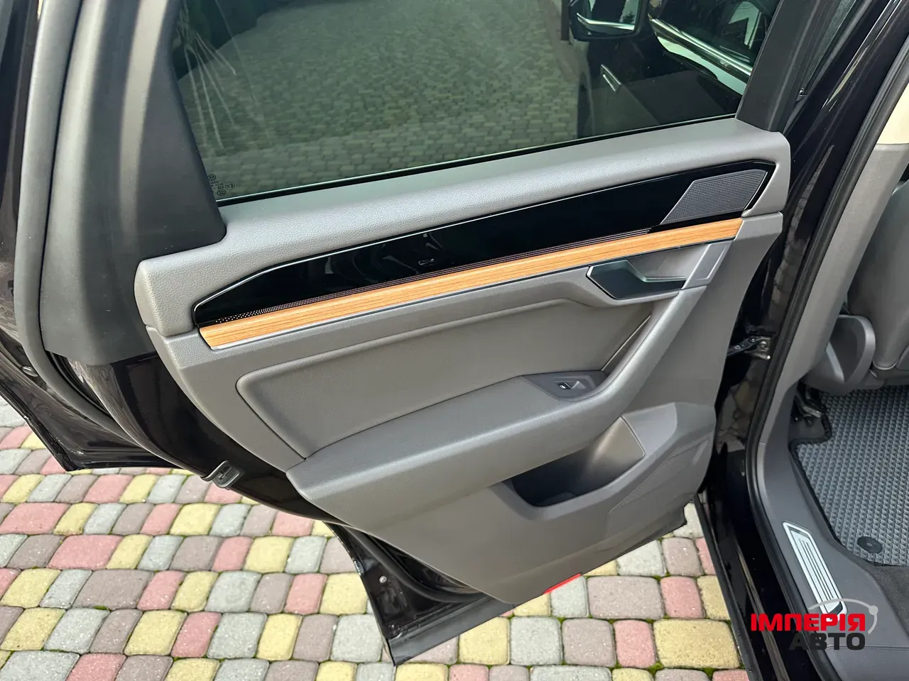 Volkswagen Touareg - фото 13