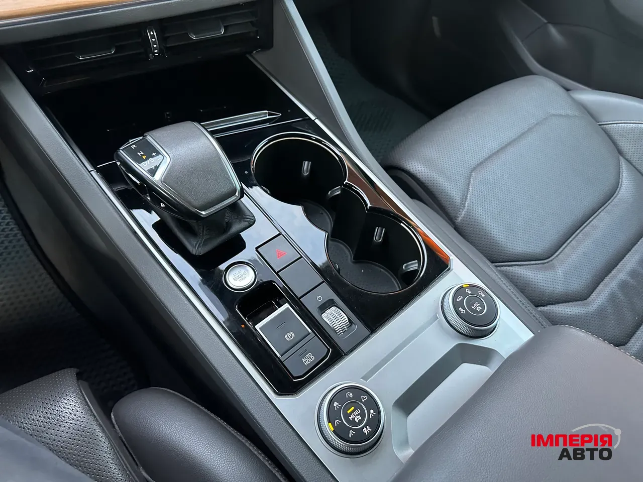 Volkswagen Touareg - фото 25