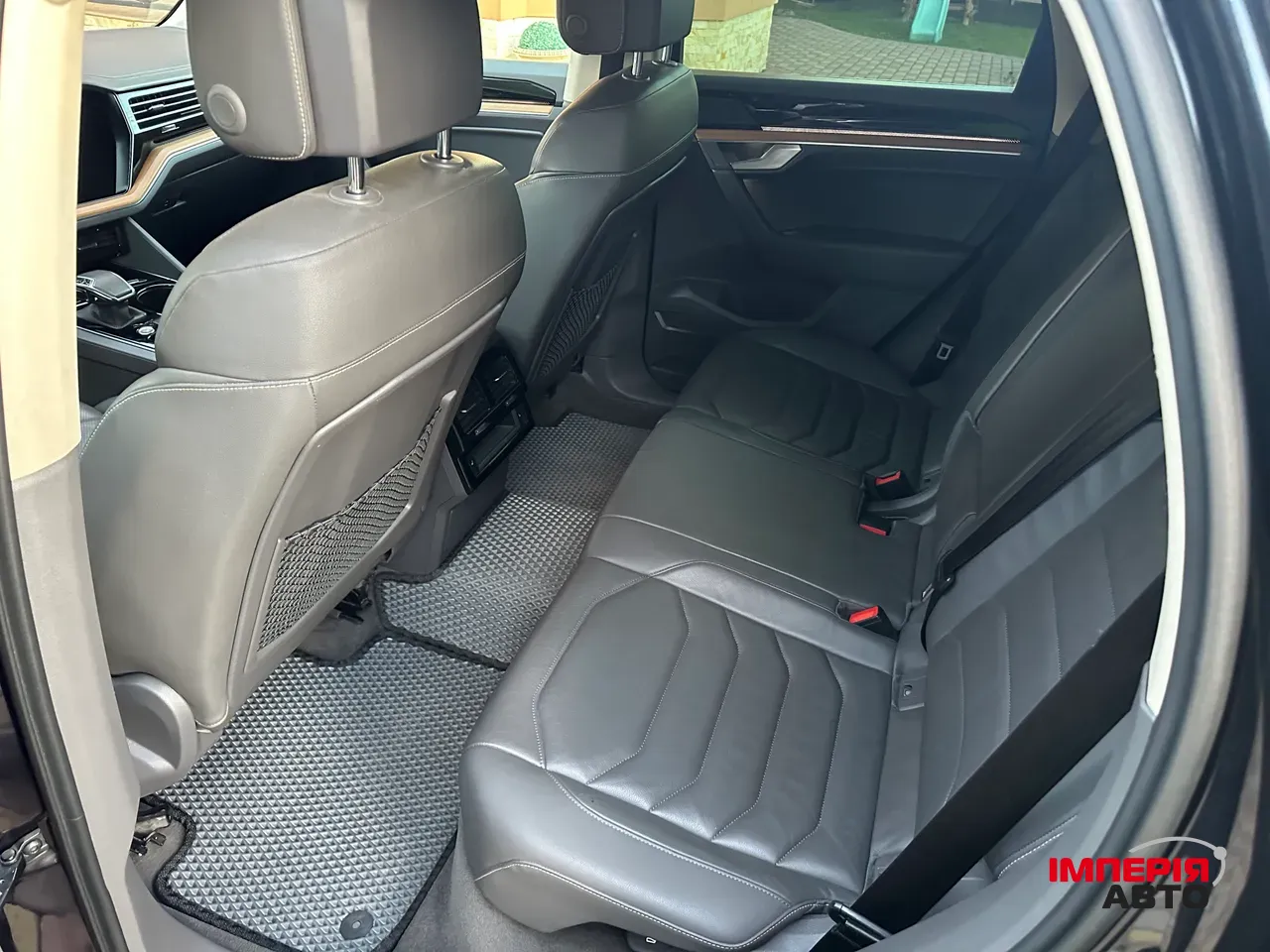 Volkswagen Touareg - фото 12