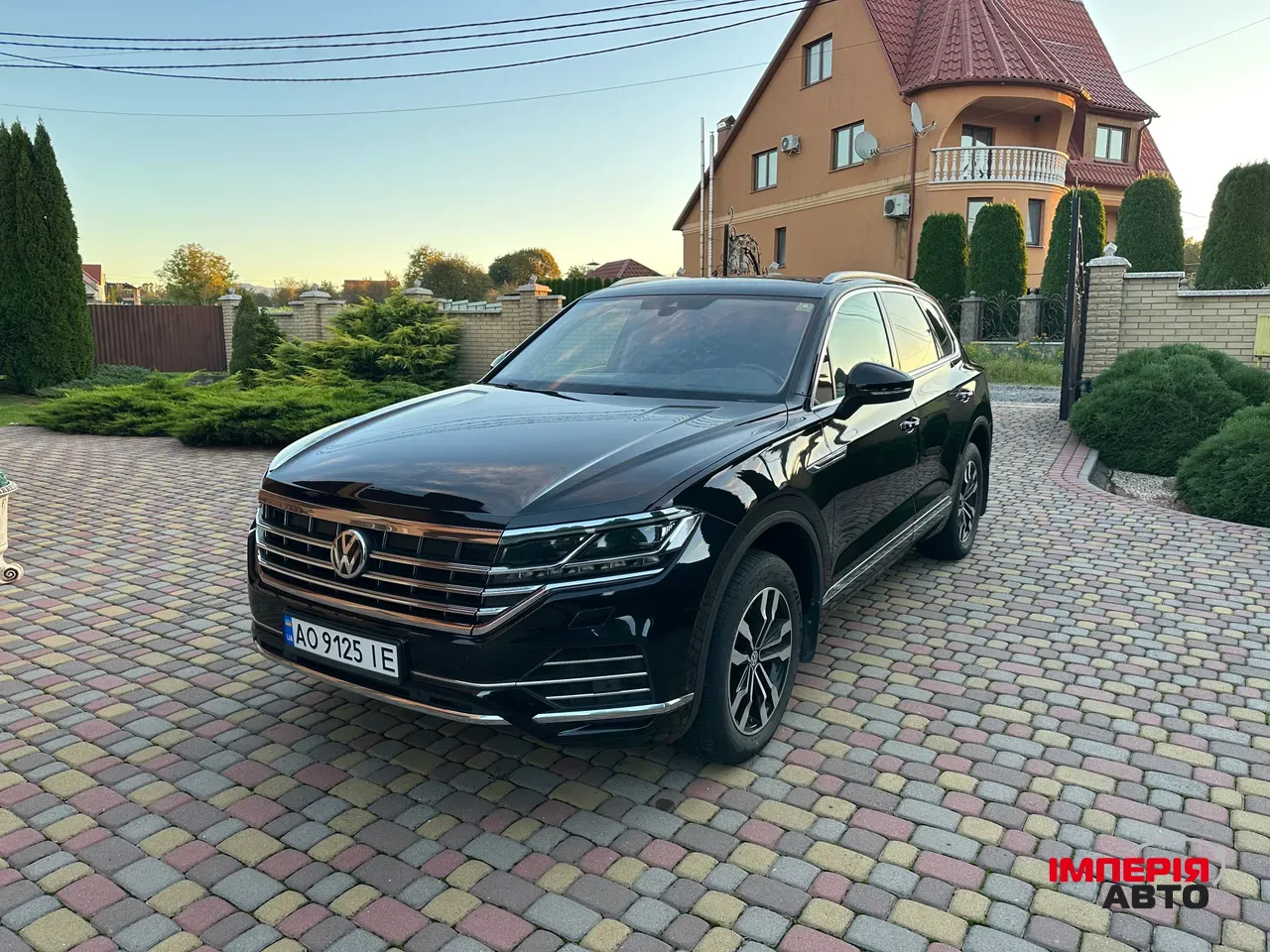 Volkswagen Touareg - фото 1