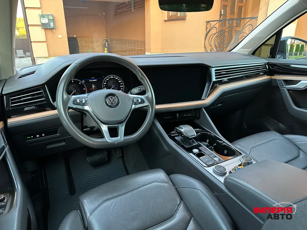 Volkswagen Touareg - фото 14