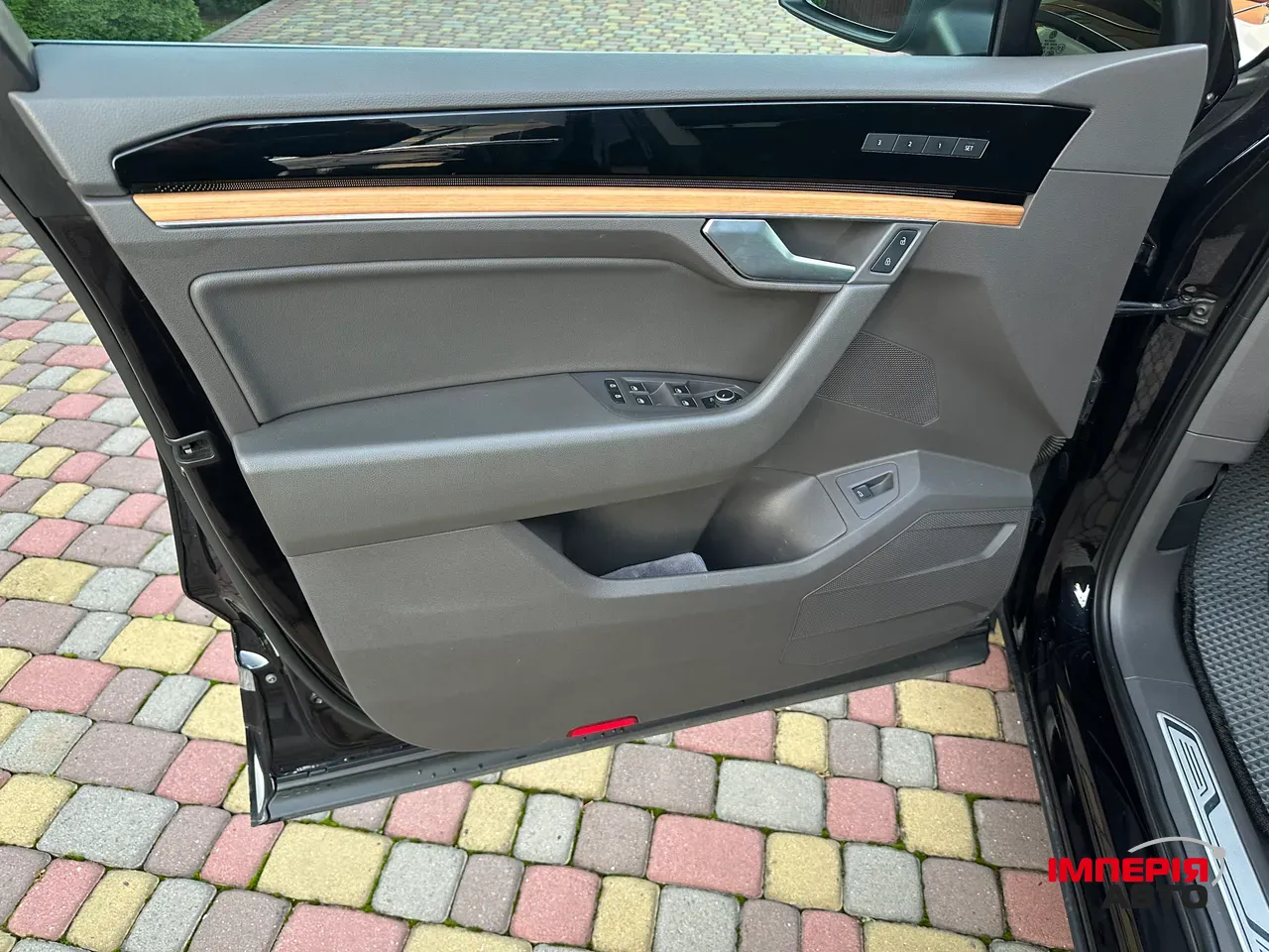 Volkswagen Touareg - фото 16