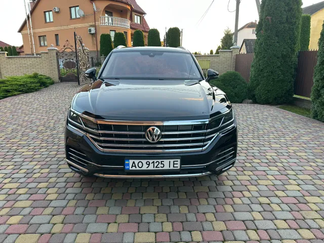 Volkswagen Touareg - фото 2