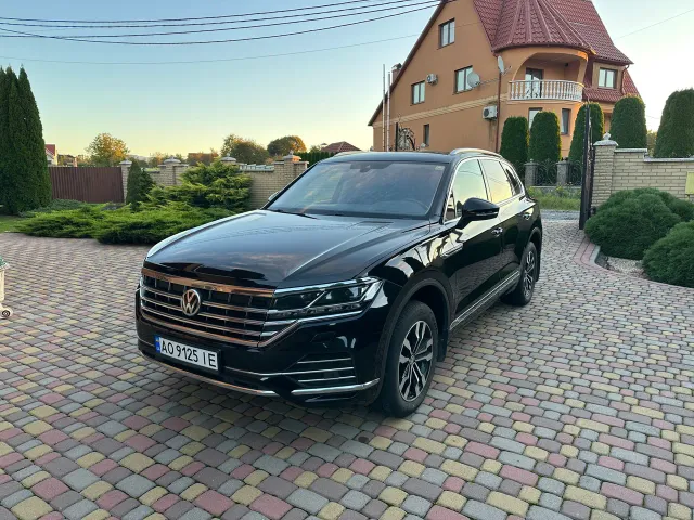 Volkswagen Touareg - фото 1