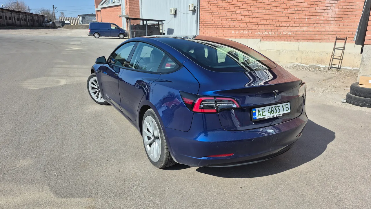 Tesla Model 3 - фото 4