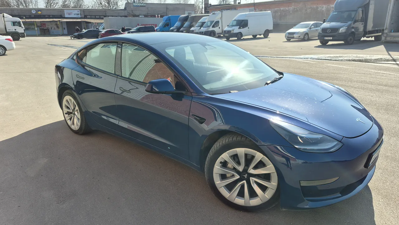Tesla Model 3 - фото 7