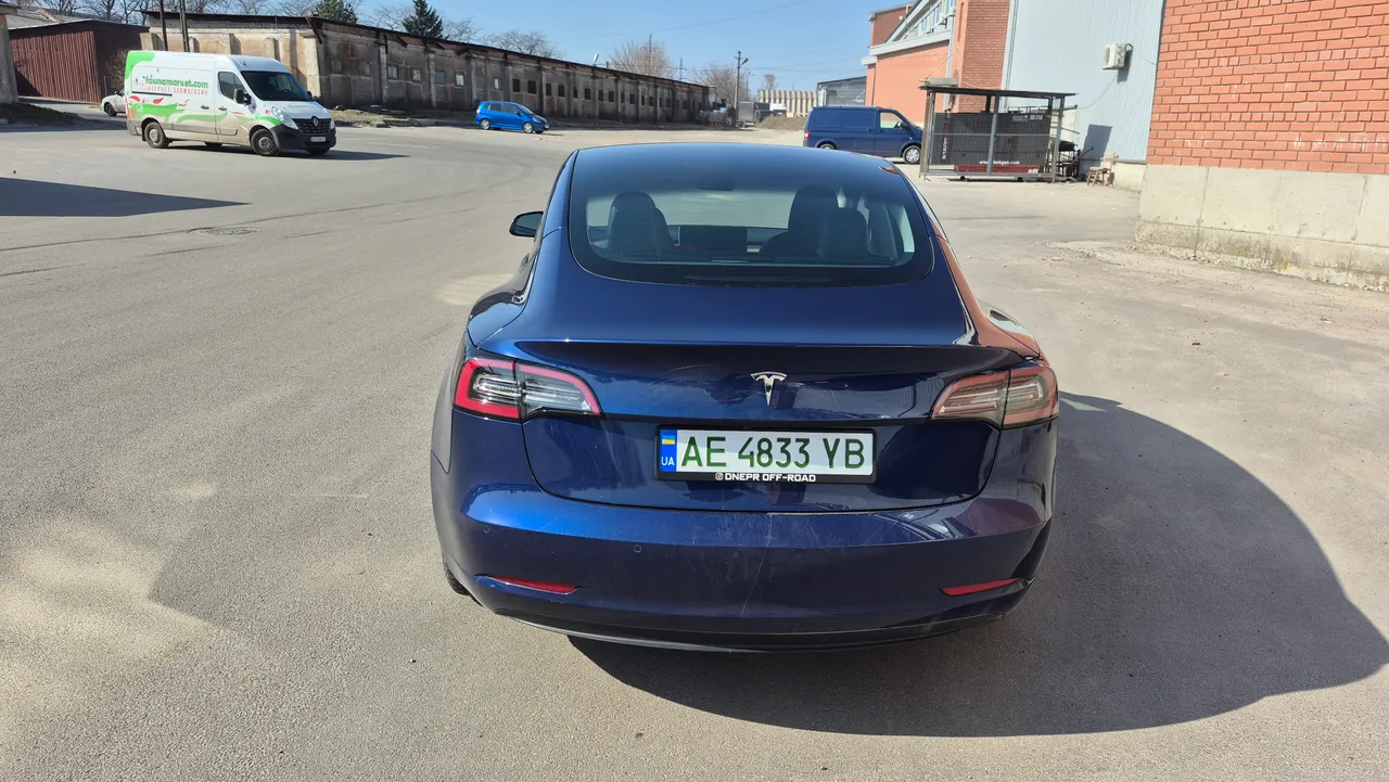 Tesla Model 3 - фото 5