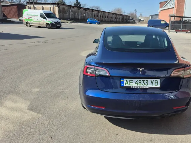 Tesla Model 3 - фото 5