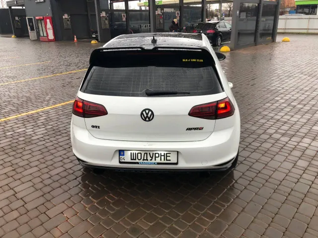 Volkswagen Golf GTI - фото 5