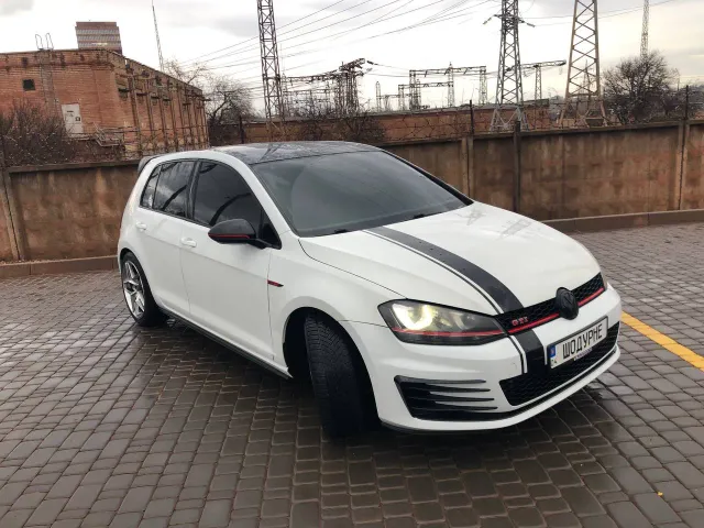 Volkswagen Golf GTI - фото 3