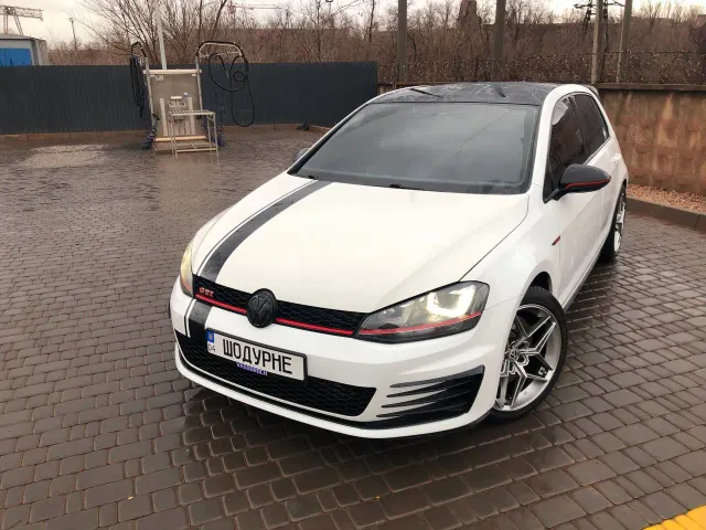 Volkswagen Golf GTI - фото 2