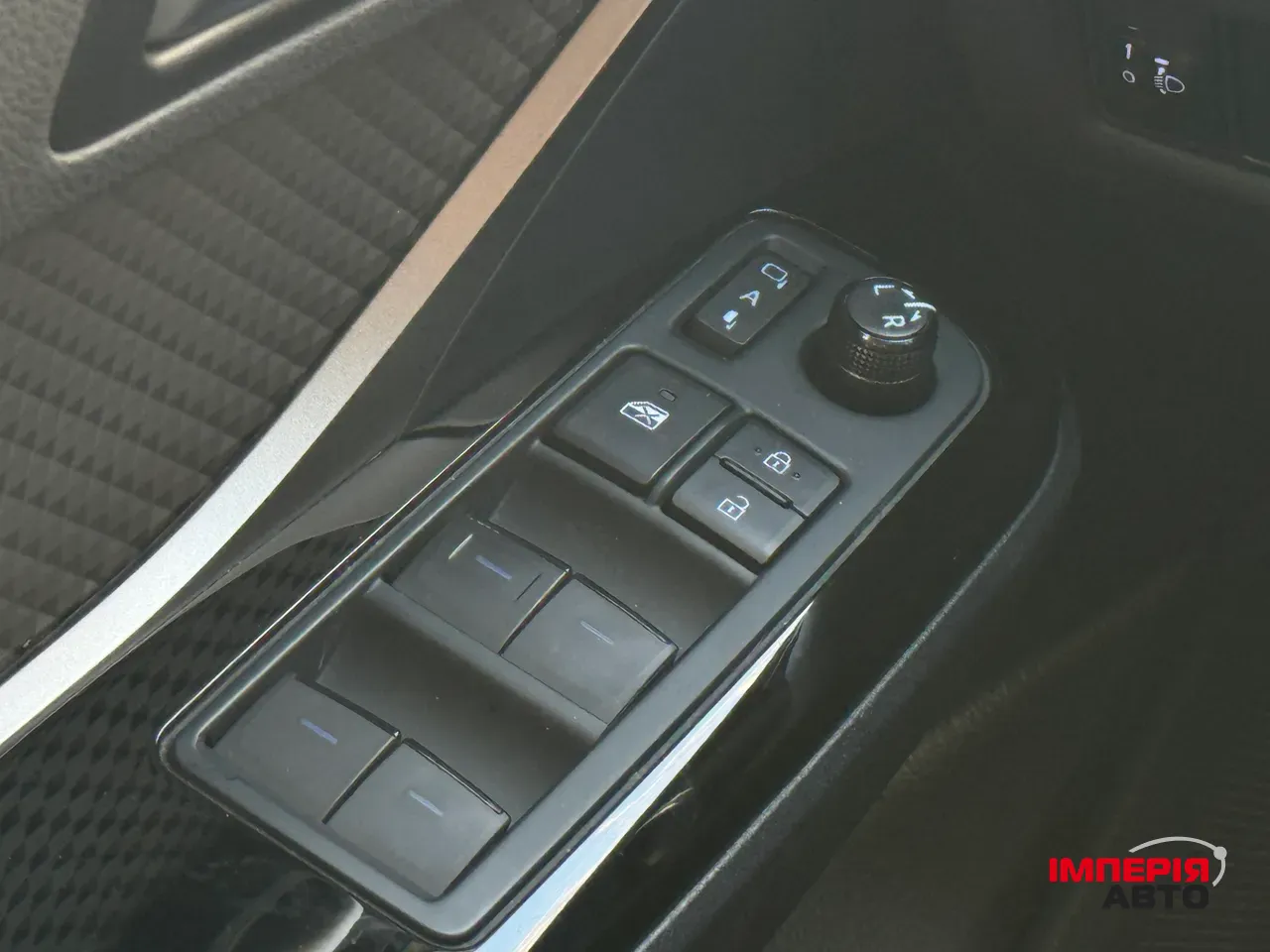 Toyota C-HR - фото 19