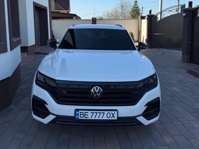 Volkswagen Touareg - фото 1