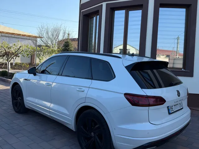 Volkswagen Touareg - фото 3