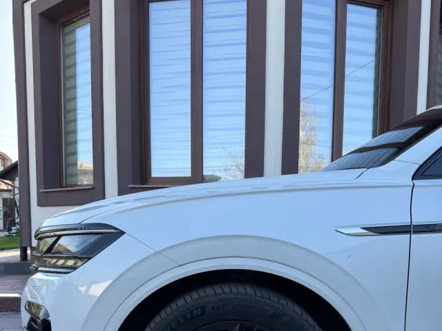 Volkswagen Touareg - фото 5