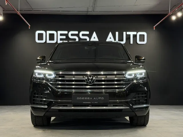 Volkswagen Touareg - фото 2