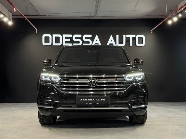 Volkswagen Touareg - фото 1