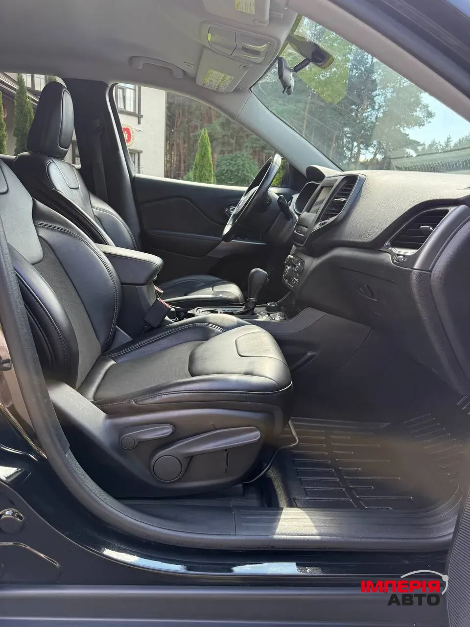 Jeep Cherokee - фото 16