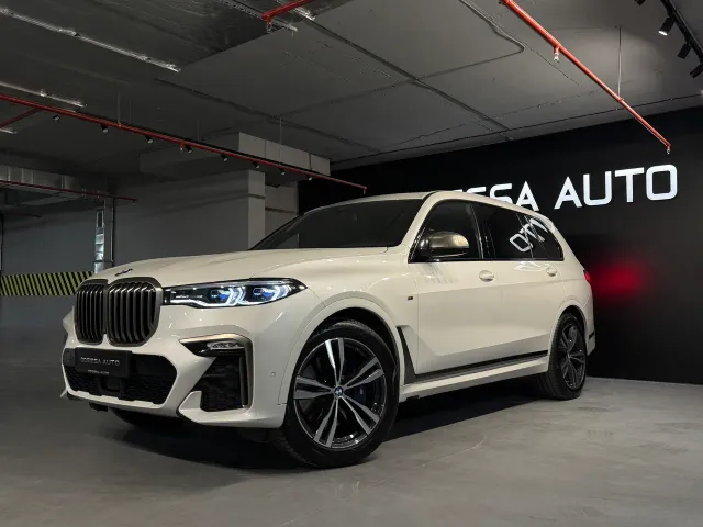 BMW X7 - фото 1