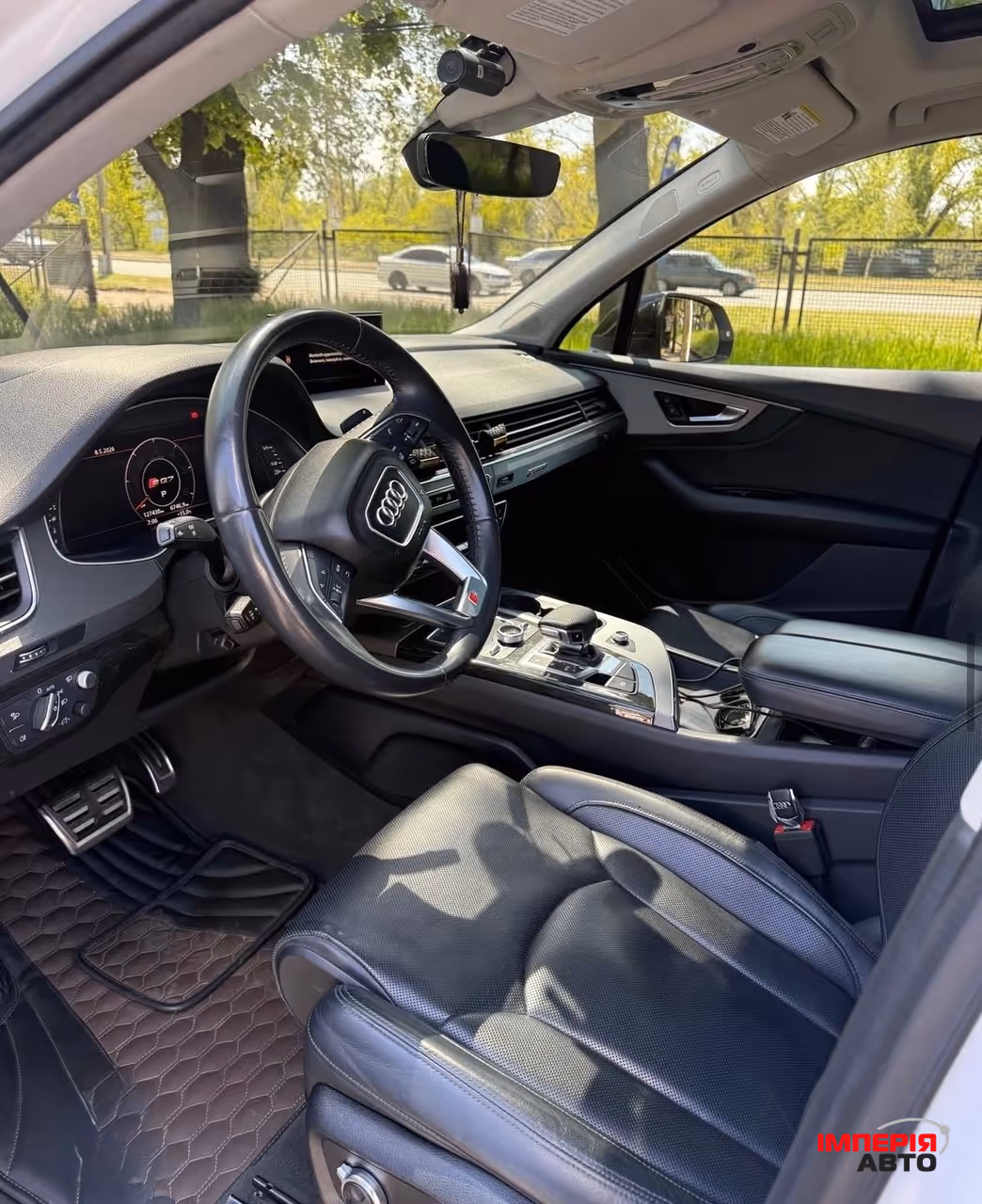 Audi Q7 - фото 10