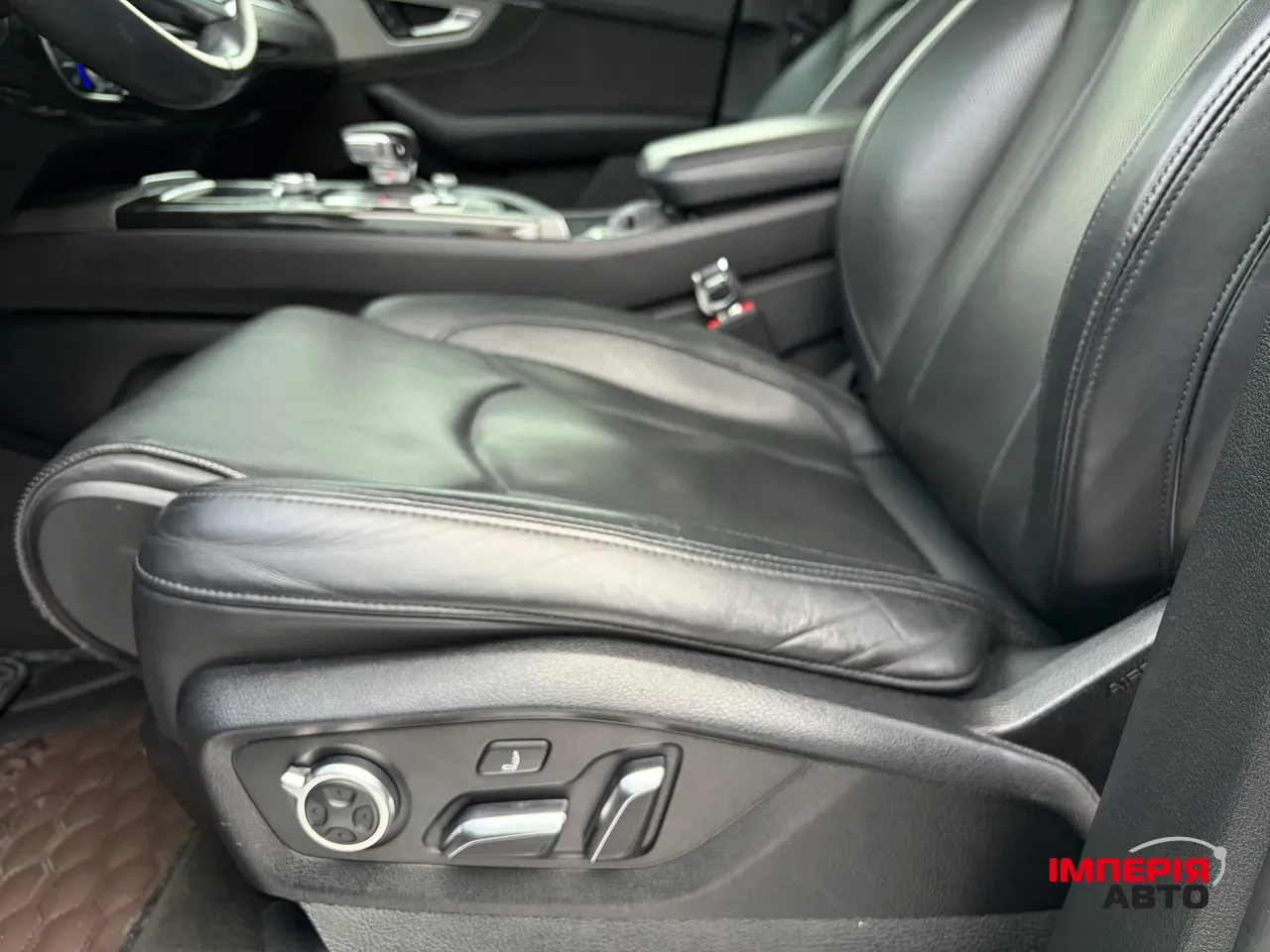 Audi Q7 - фото 7