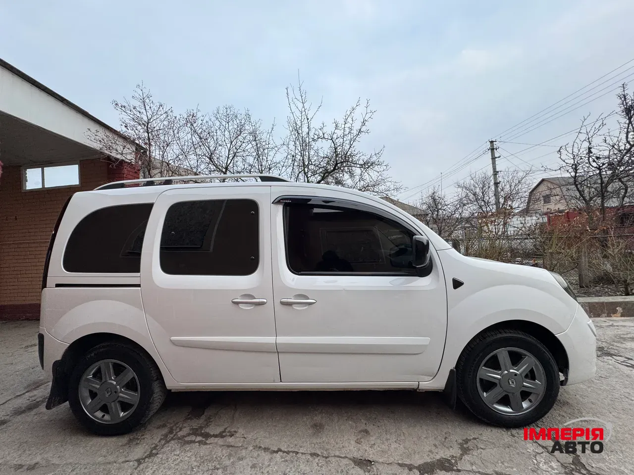 Renault Logan - фото 4