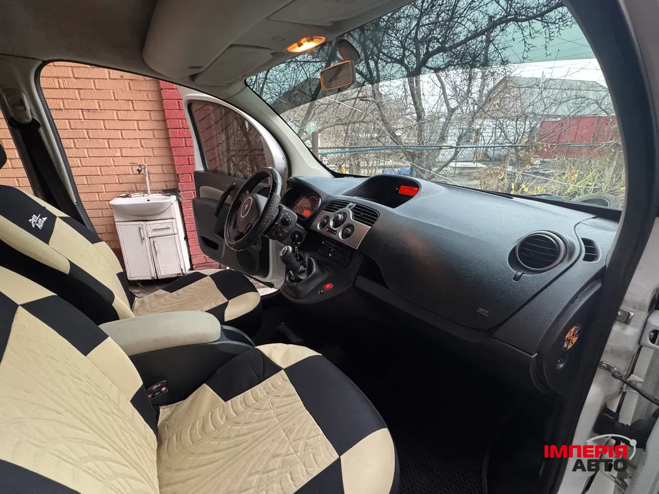 Renault Logan - фото 16