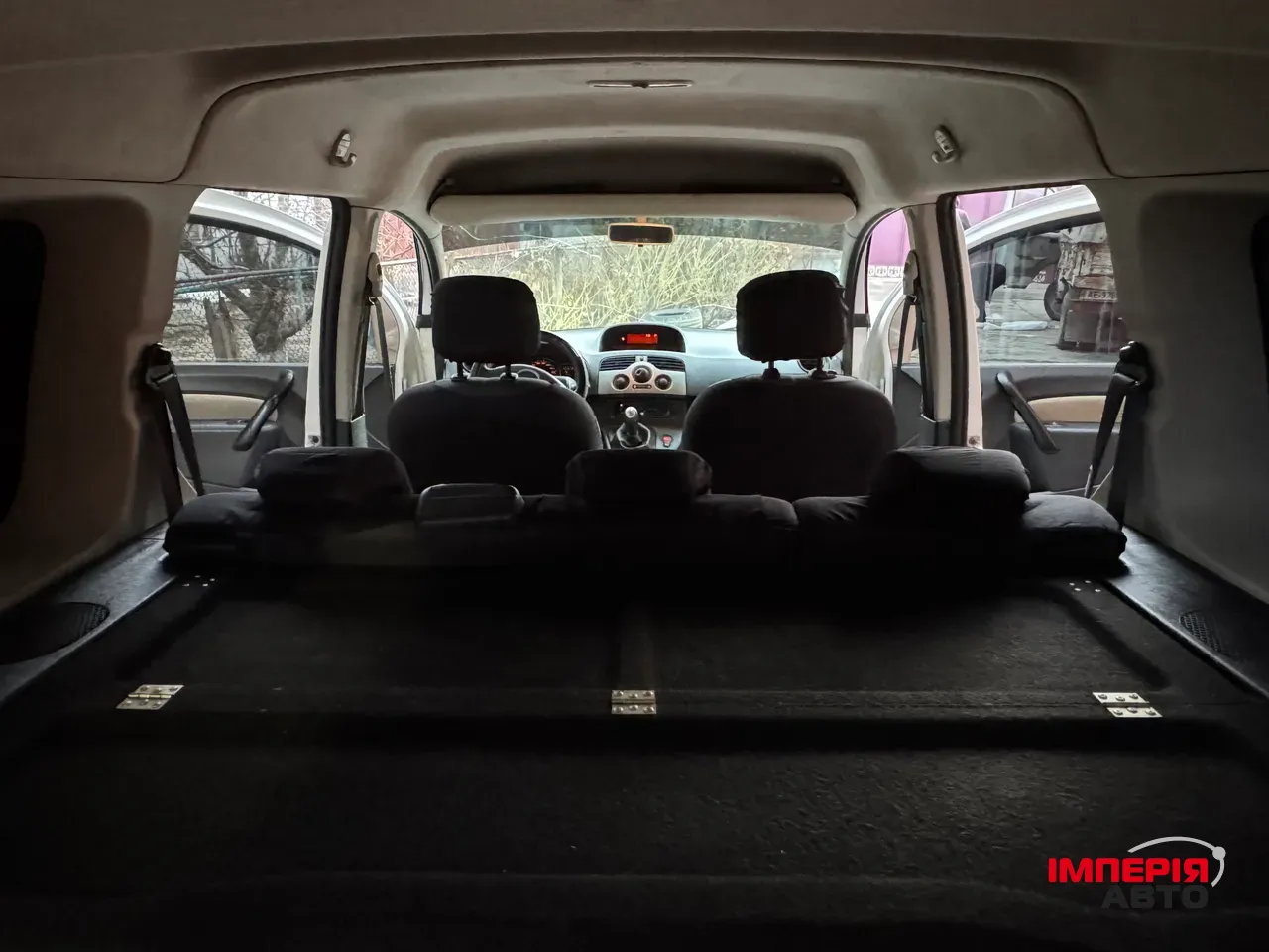 Renault Logan - фото 18