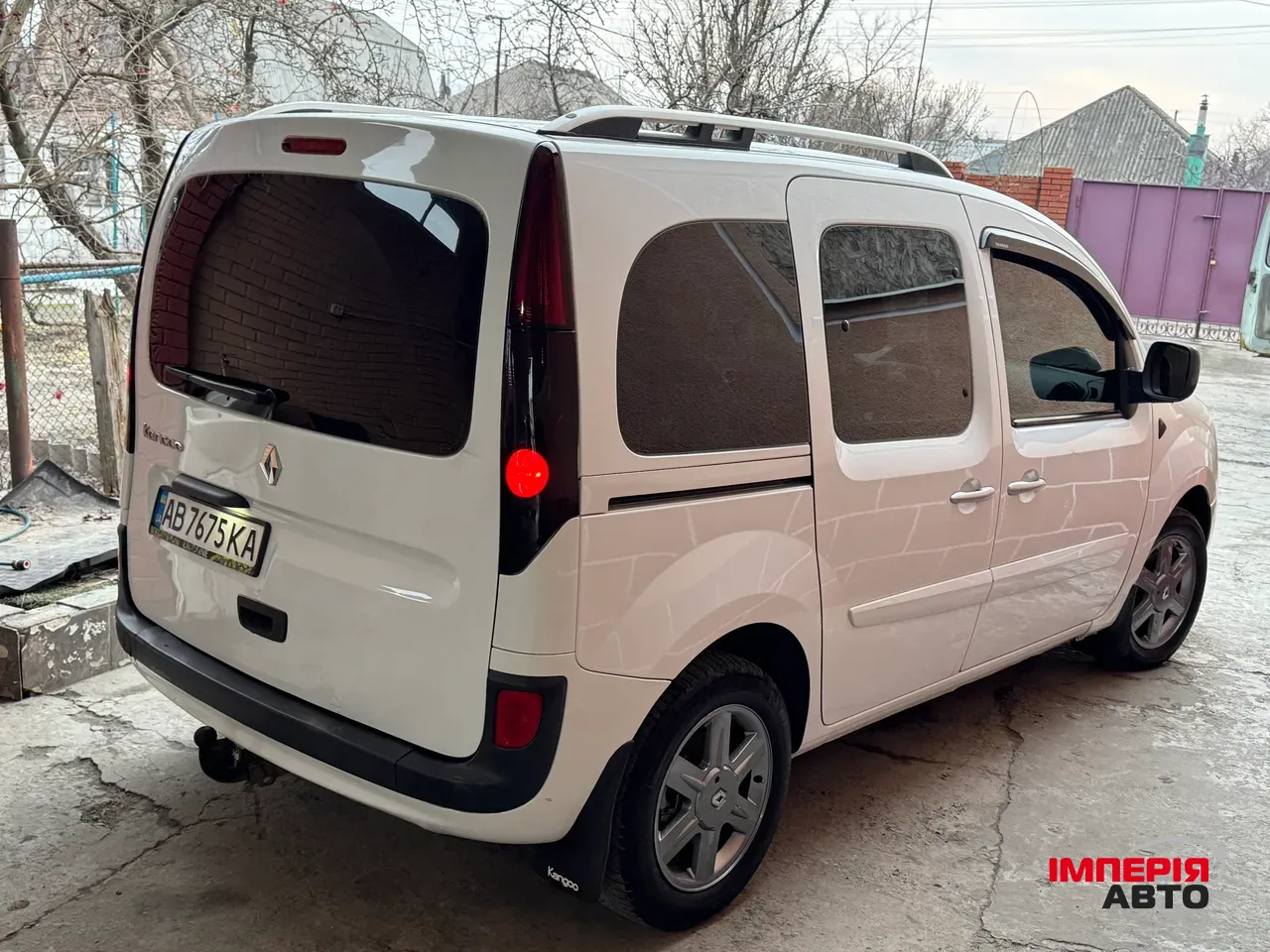 Renault Logan - фото 10