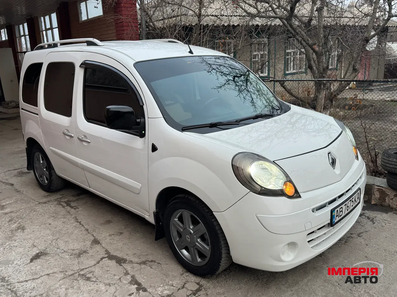 Renault Logan - фото 17