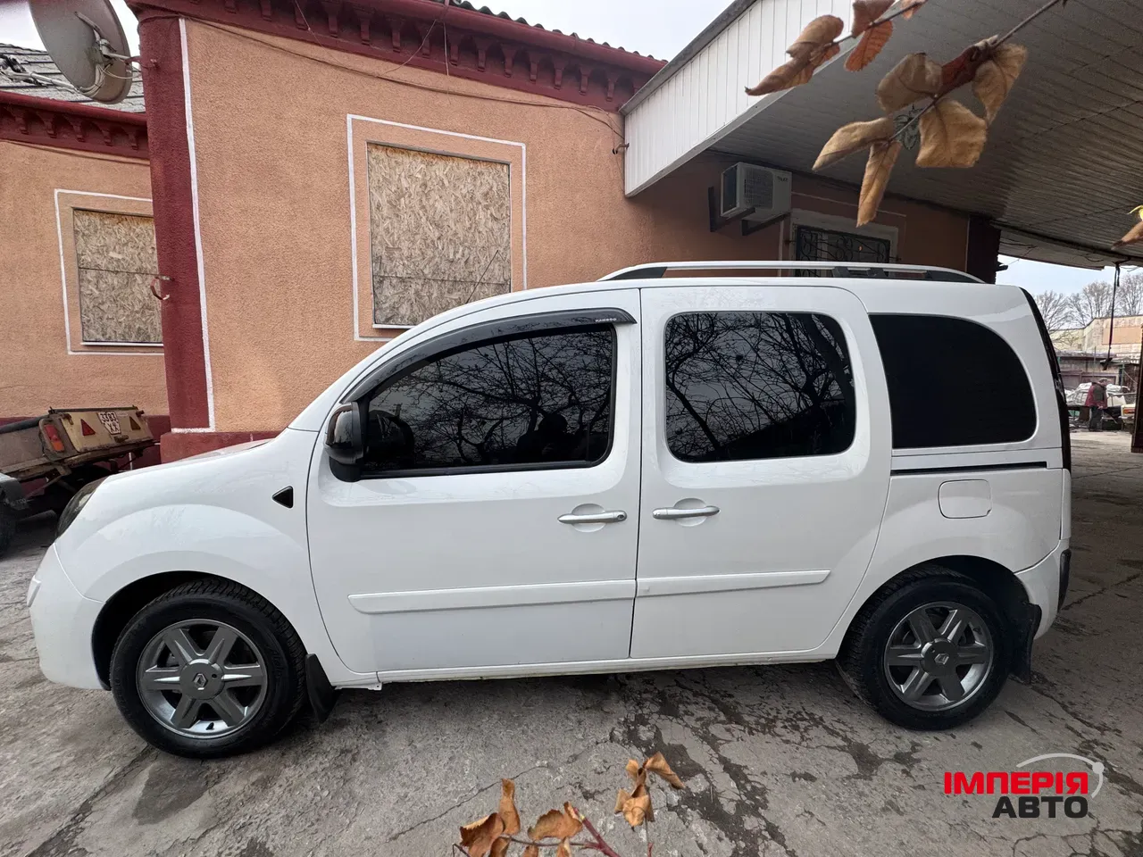 Renault Logan - фото 5