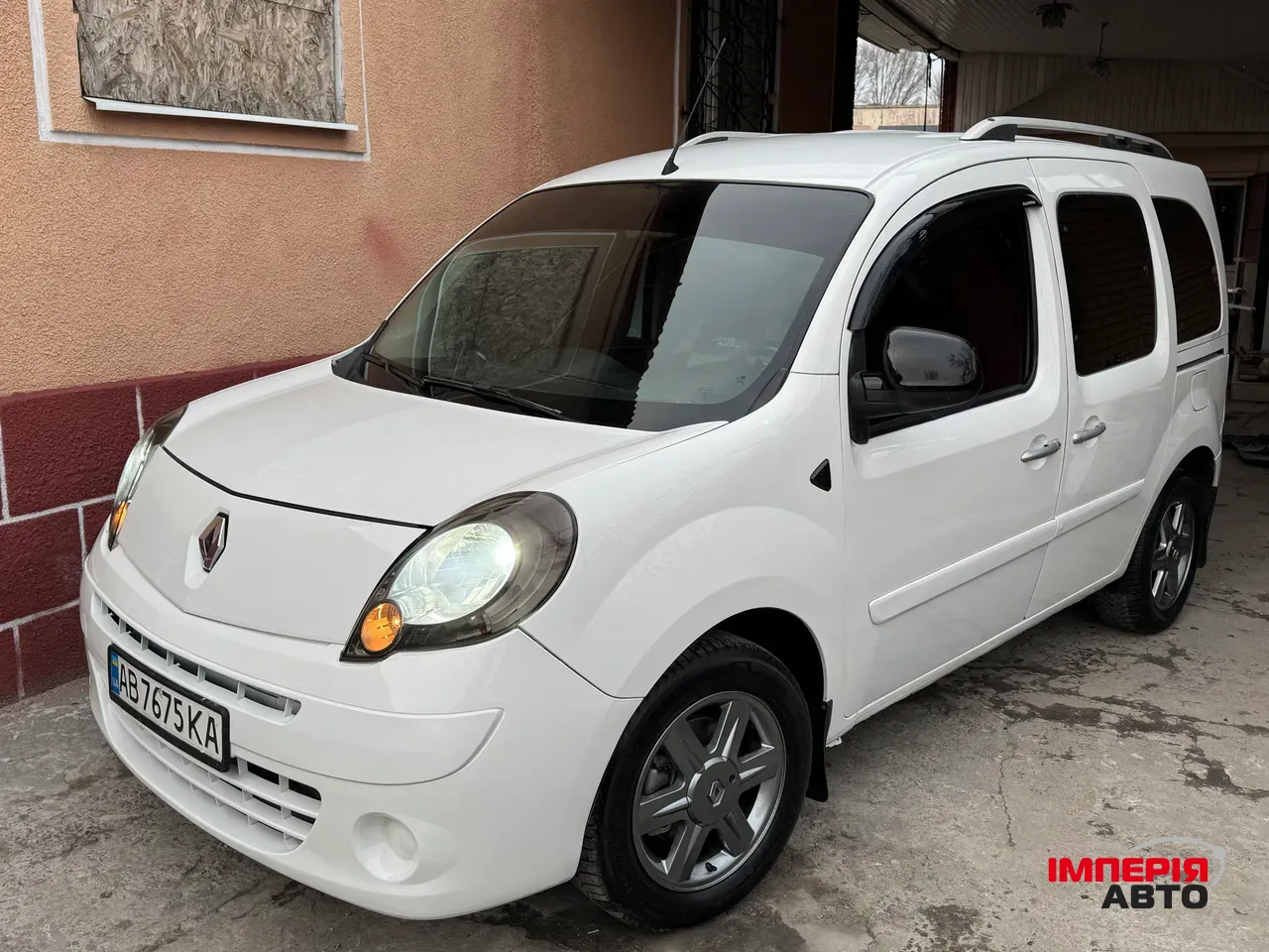 Renault Logan - фото 3