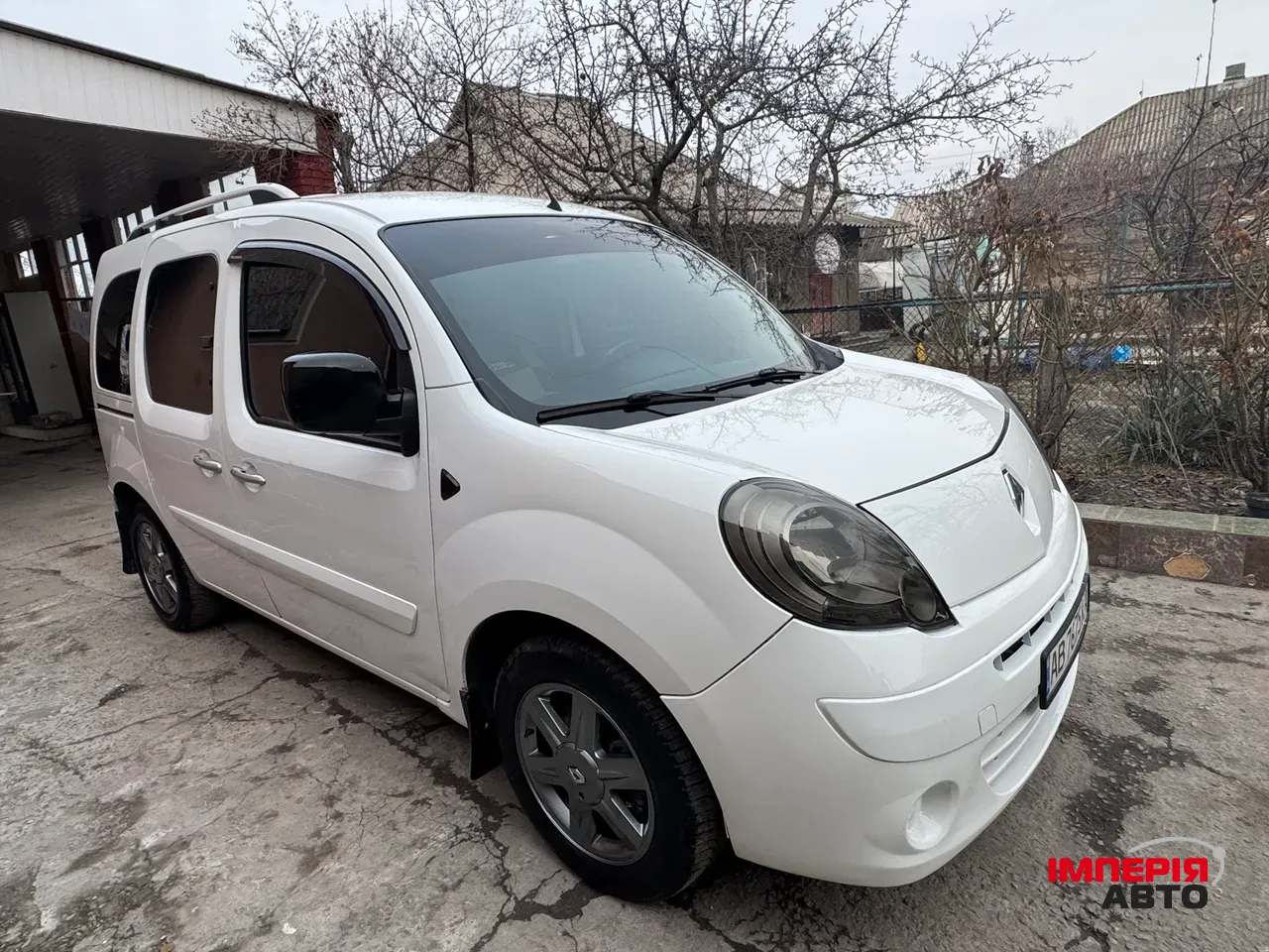Renault Logan - фото 1