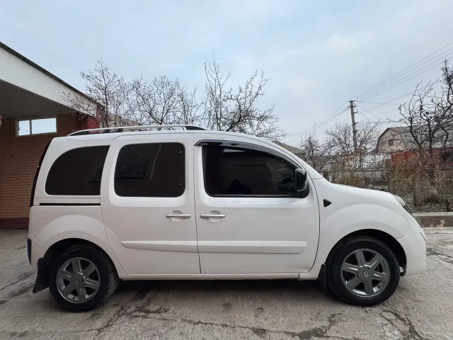 Renault Logan - фото 4