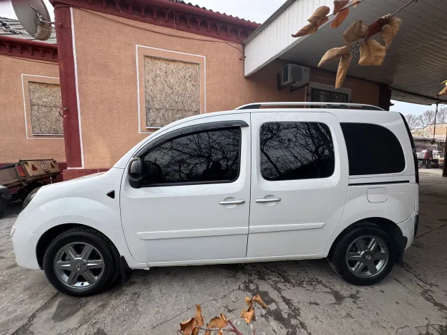 Renault Logan - фото 5