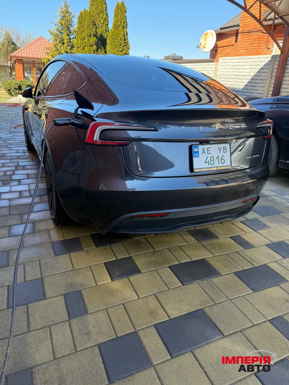 Tesla Model 3 - фото 2